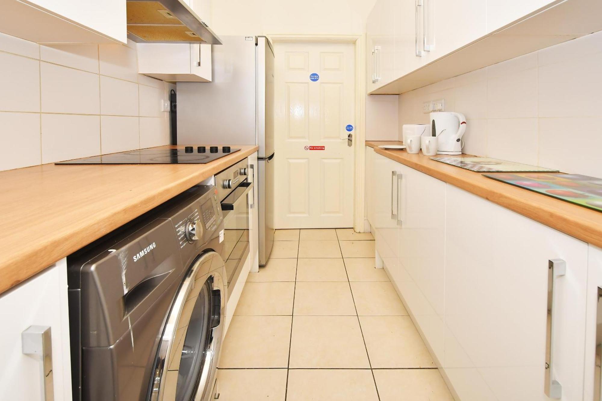 Townhouse @ 178 Ruskin Road Crewe Exterior photo