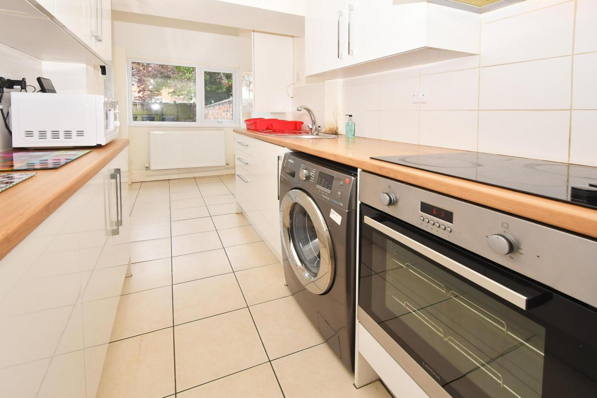 Townhouse @ 178 Ruskin Road Crewe Exterior photo